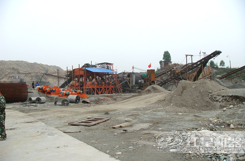 鄂破+多臺(tái)對輥制砂機(jī)組合的生產(chǎn)線 鄂破+多臺(tái)對輥制砂機(jī)組合的生產(chǎn)線